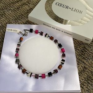 NWT Unique Art-Deco Necklace